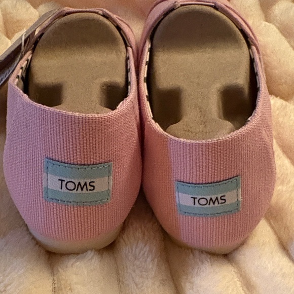 TOMS Pink Canvas Slip-On Flats - Picture 3 of 6